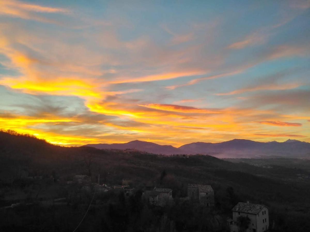 La Casa Dalle Finestre Blu Abbateggio ภายนอก รูปภาพ