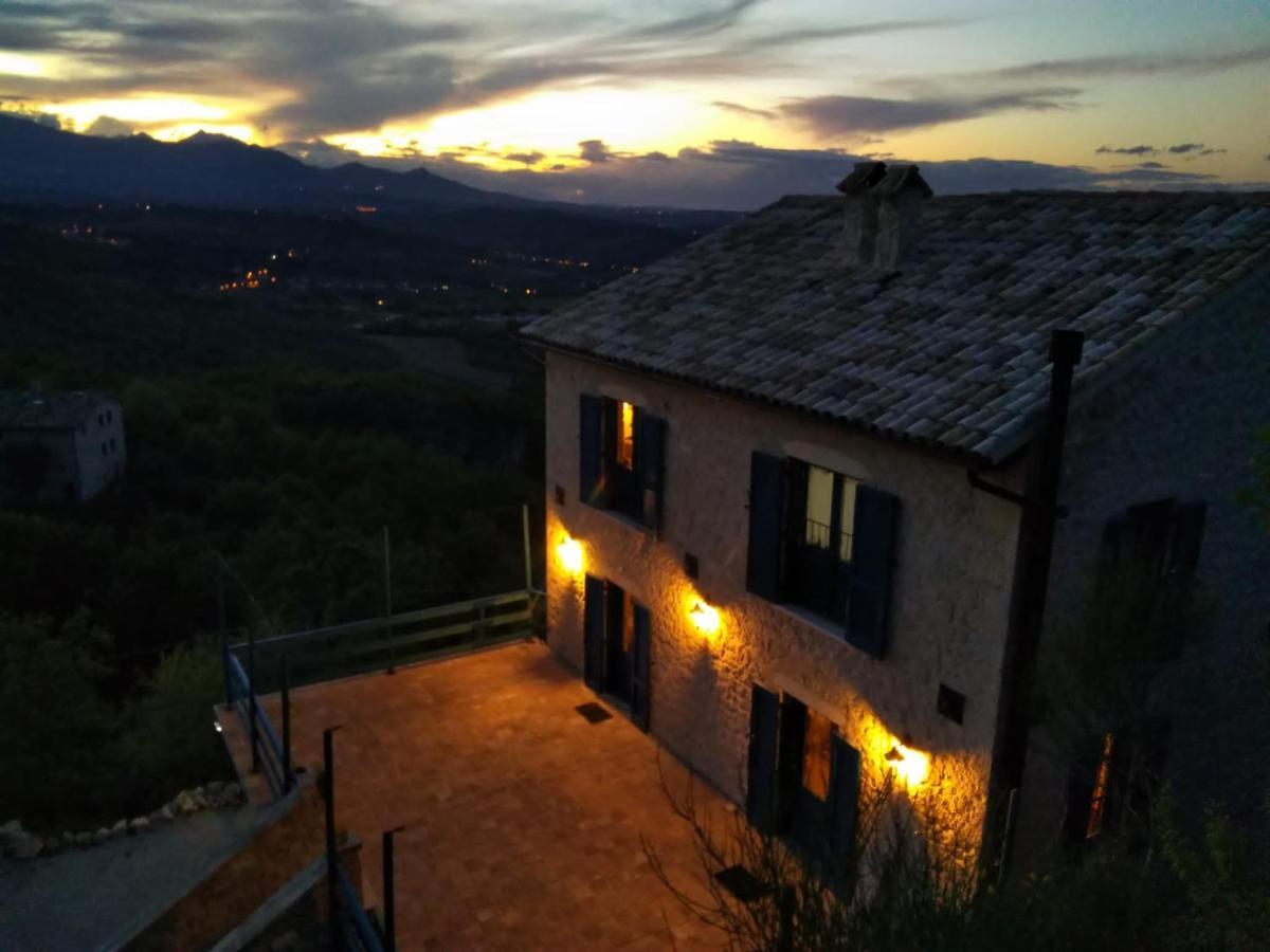La Casa Dalle Finestre Blu Abbateggio ภายนอก รูปภาพ
