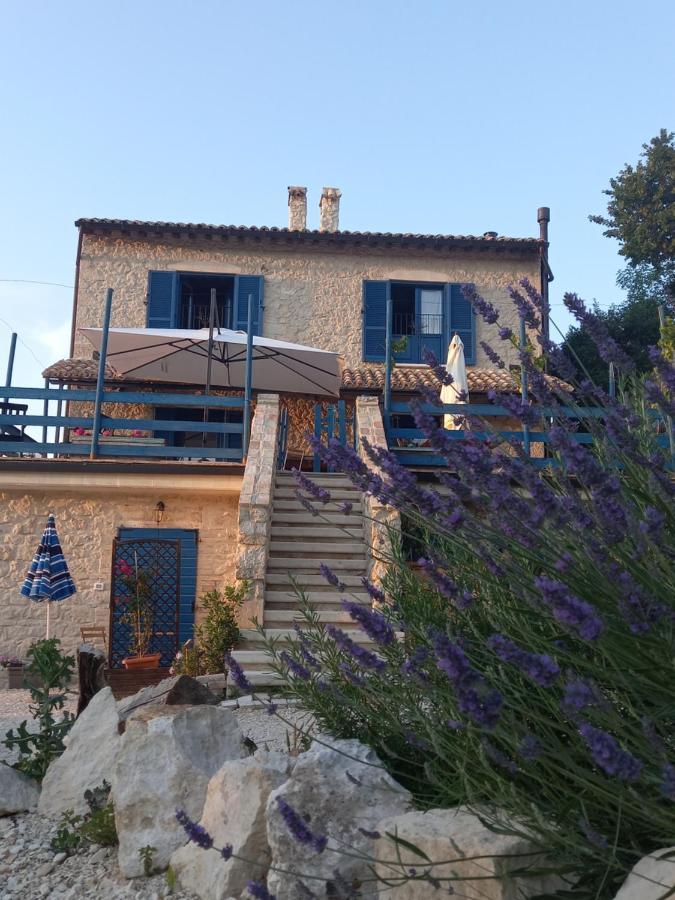 La Casa Dalle Finestre Blu Abbateggio ภายนอก รูปภาพ