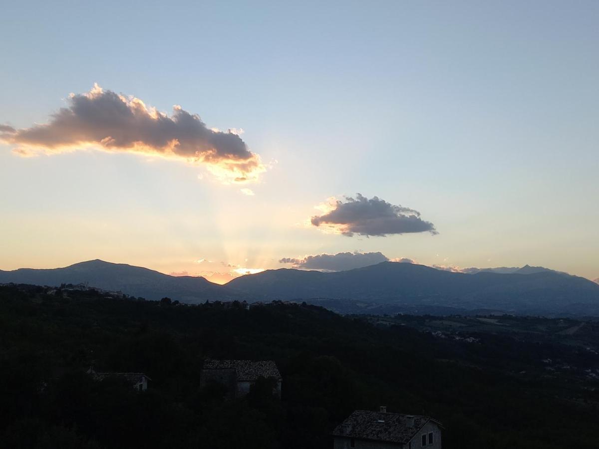 La Casa Dalle Finestre Blu Abbateggio ภายนอก รูปภาพ